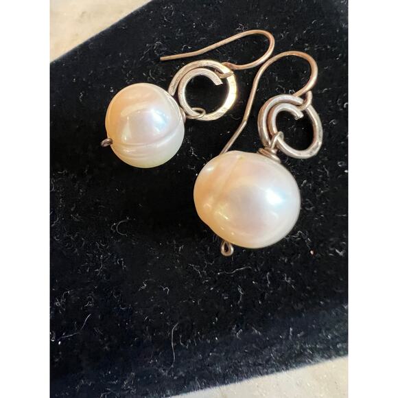 Artisan Made Large Freshwater Pearl & hammered silver drop earrings - Picture 4 of 4